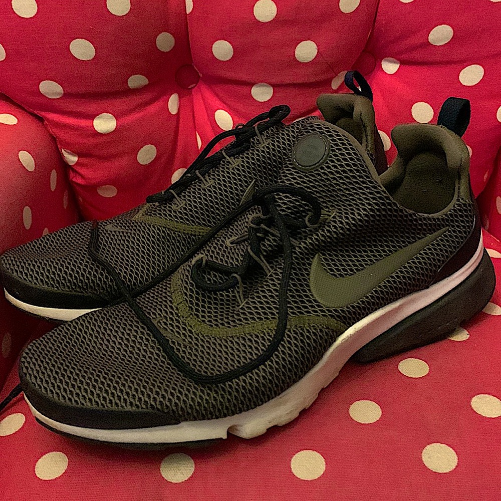 MENS NIKE TENNIS SHOES